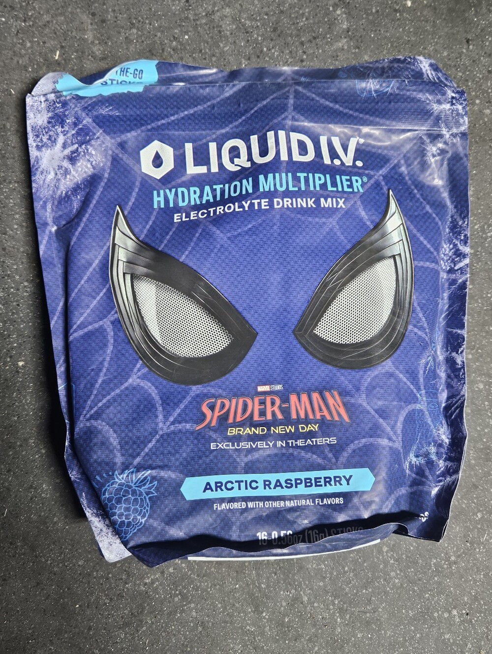 Liquid I.V. Hydration Multiplier Arctic Raspberry Spider-Man Edition 16 Sticks
